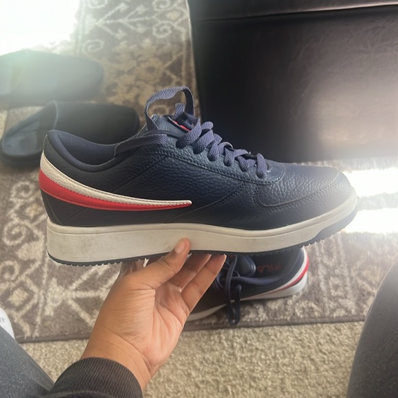 Fila Shoes, 8 in unisex, dark blue with red & white creasings - Picture 2 of 5